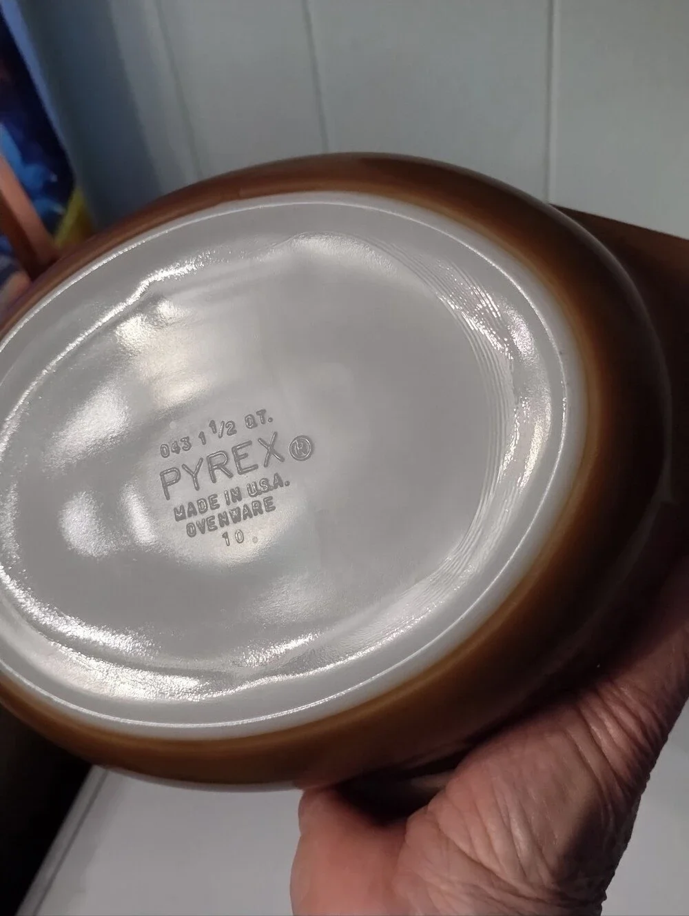 Vintage Pyrex Early American Gold Harvest Motif Covered 1 1/2 Quart Casserole